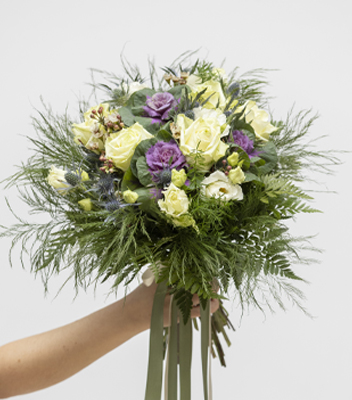 Bouquet nascita sulle tonalità del bianco con qualche accenno di viola dato dalla brassica