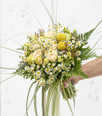 Bouquet estivo sui toni del giallo creato da Vivai Tomasi